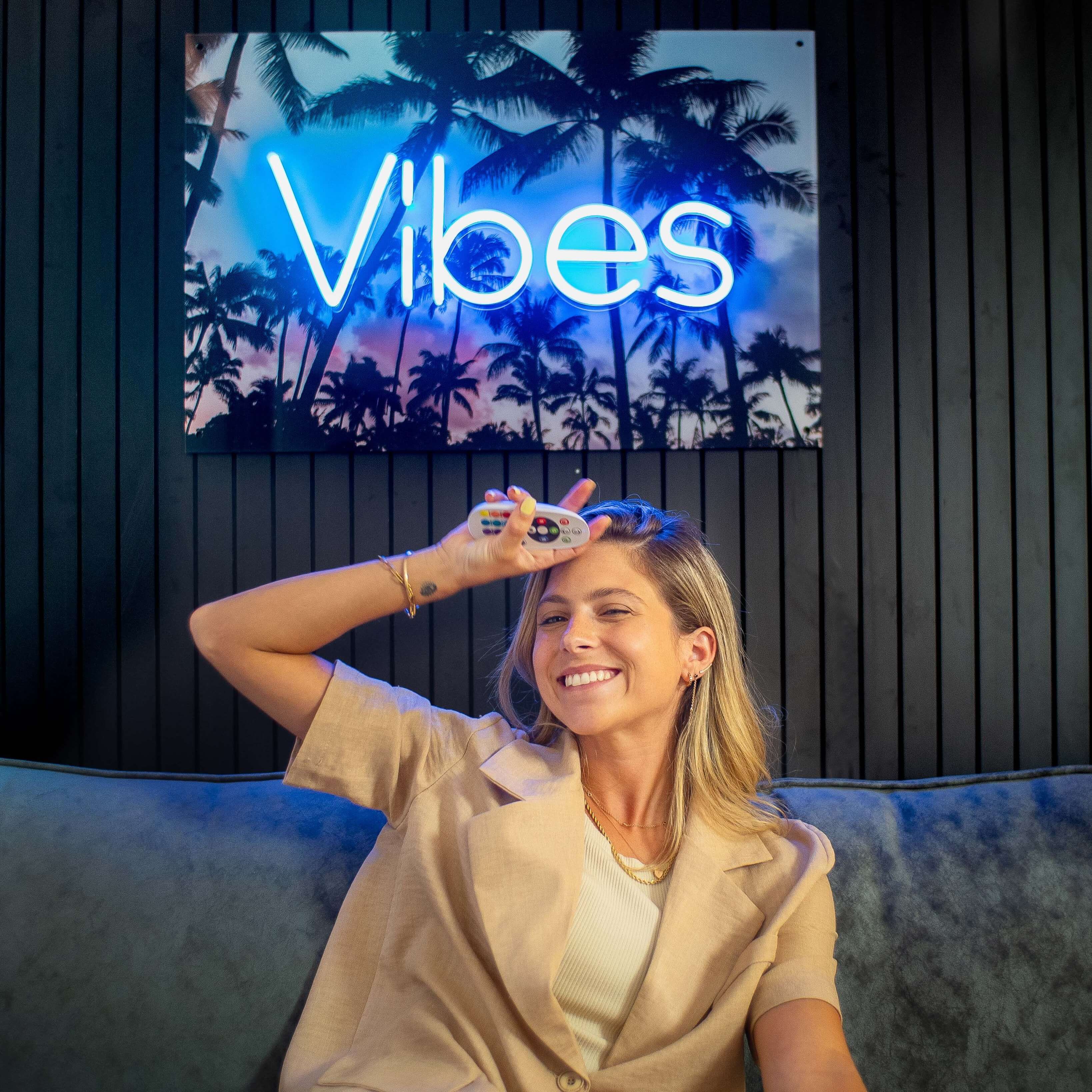 Vibes Neon Sign 🌴