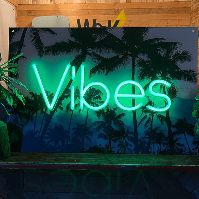 Vibes Neon Sign 🌴