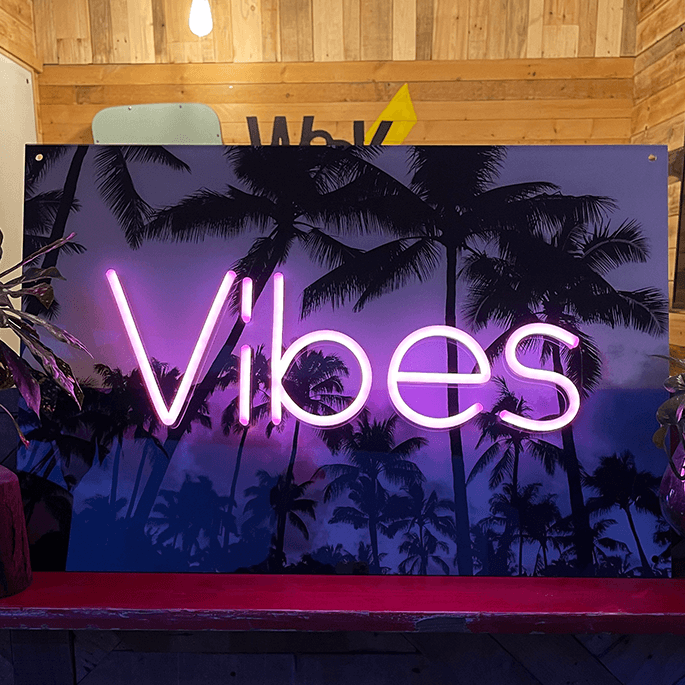 Vibes Neon Sign 🌴